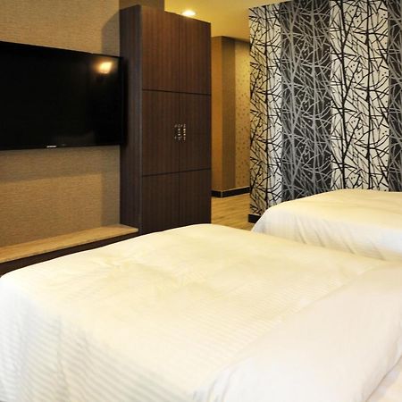 Maple Hotel Тайнань Екстер'єр фото