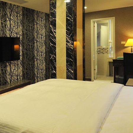 Maple Hotel Тайнань Екстер'єр фото