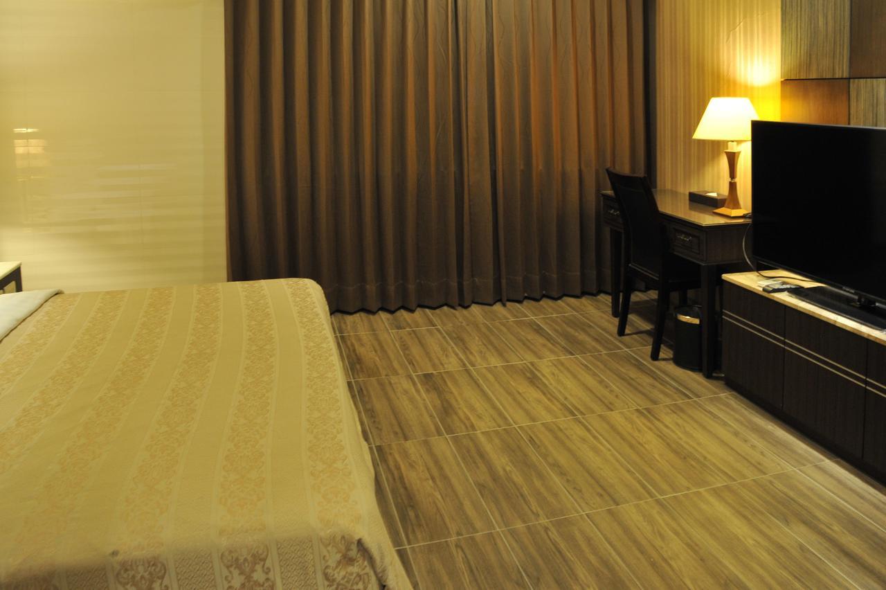 Maple Hotel Тайнань Екстер'єр фото