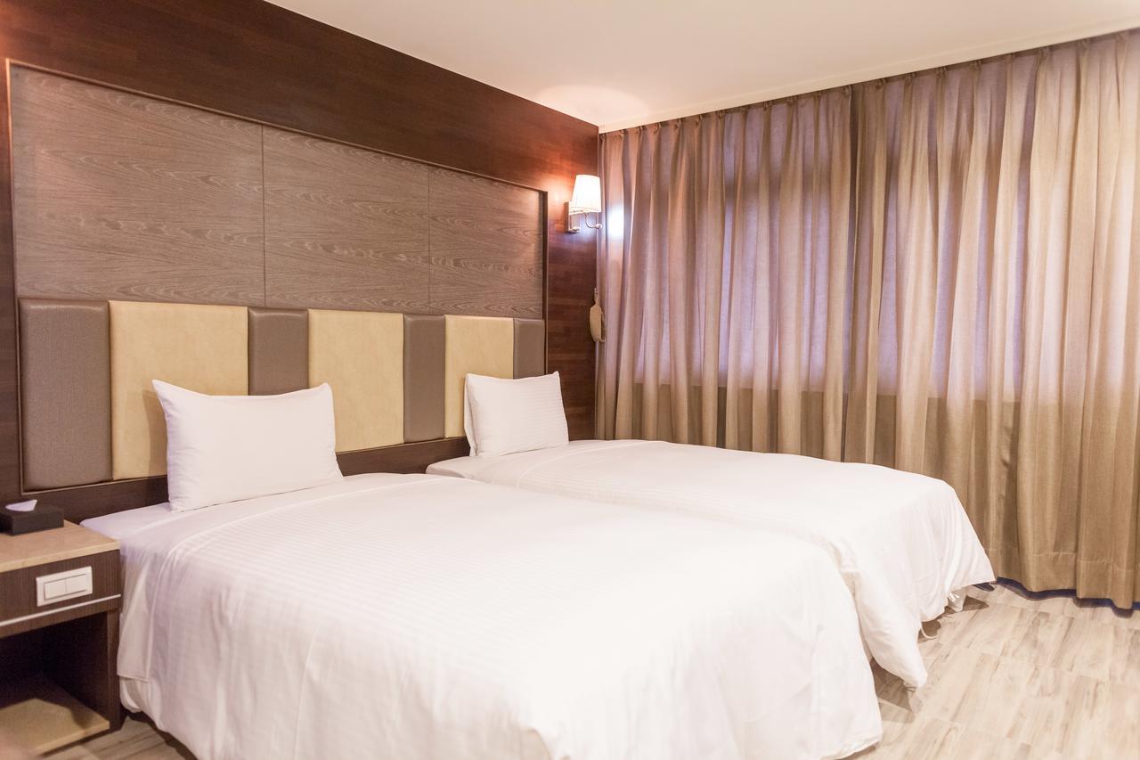 Maple Hotel Тайнань Екстер'єр фото