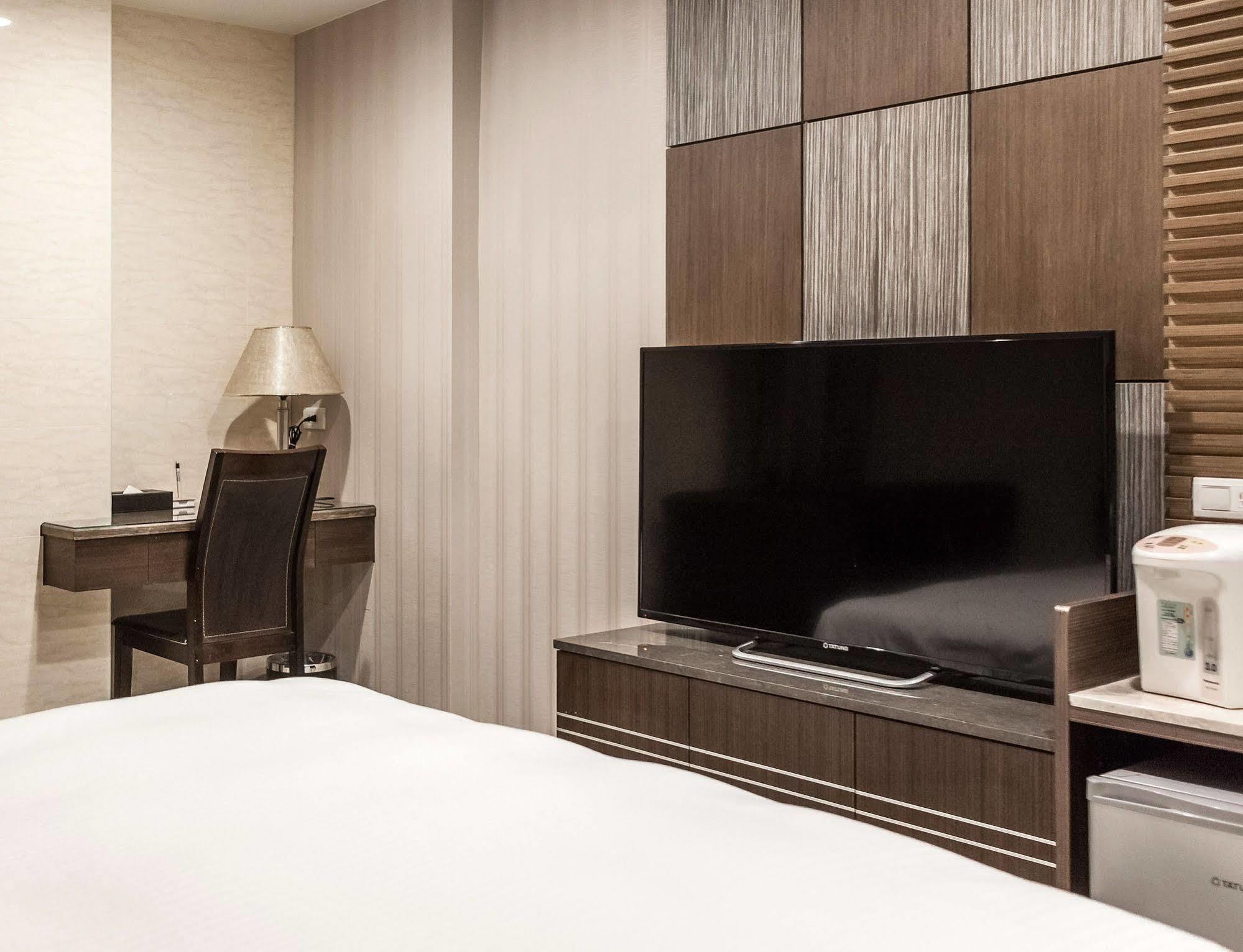 Maple Hotel Тайнань Екстер'єр фото