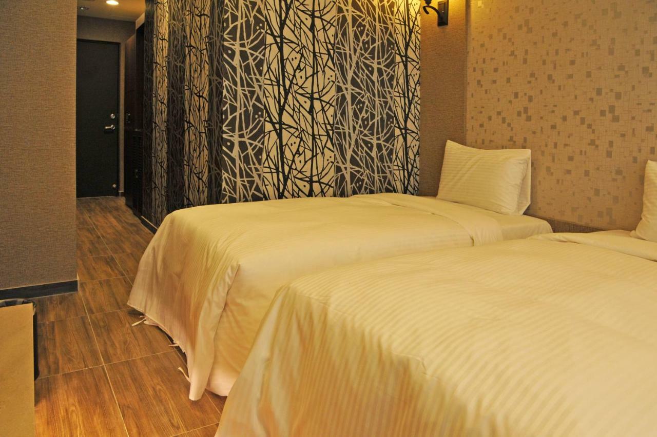 Maple Hotel Тайнань Екстер'єр фото
